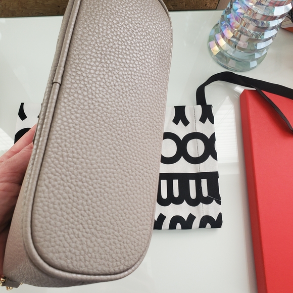 NWT Marc Jacobs Taupe Beauty Bag - Picture 5 of 5